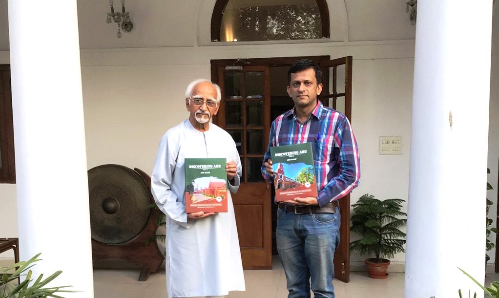 Hamid Ansari (Former Vice President of India) promoting the book, Discovering AMU